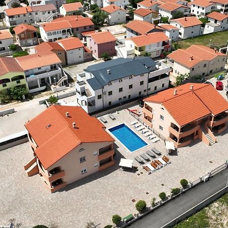 Apartments Villa Lucky Vir Exterior foto