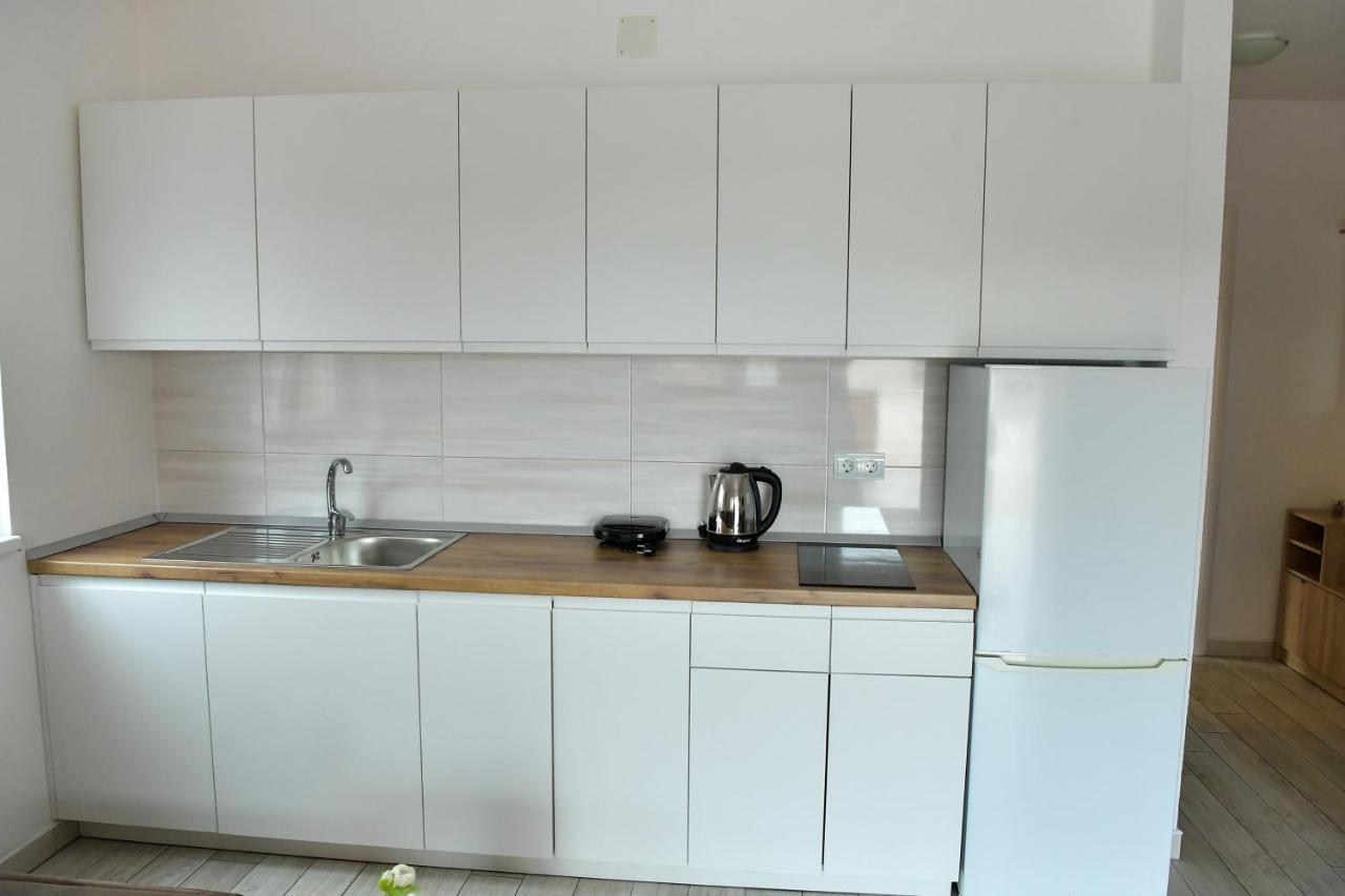 Apartments Villa Lucky Vir Exterior foto