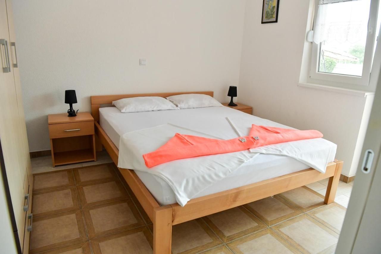 Apartments Villa Lucky Vir Exterior foto