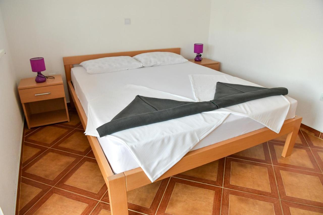 Apartments Villa Lucky Vir Exterior foto