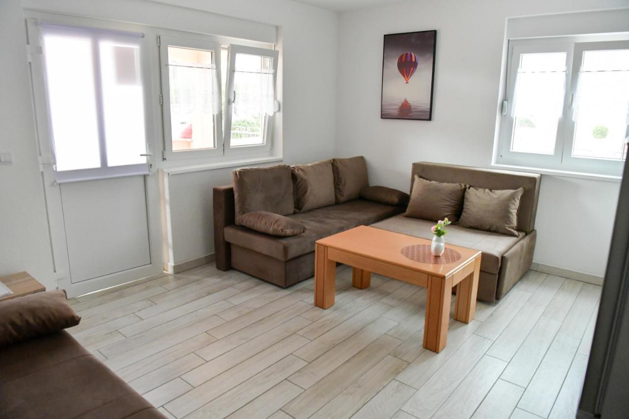 Apartments Villa Lucky Vir Exterior foto