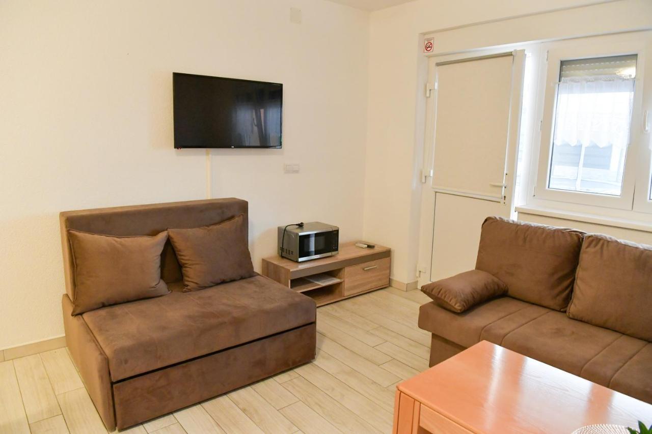 Apartments Villa Lucky Vir Exterior foto