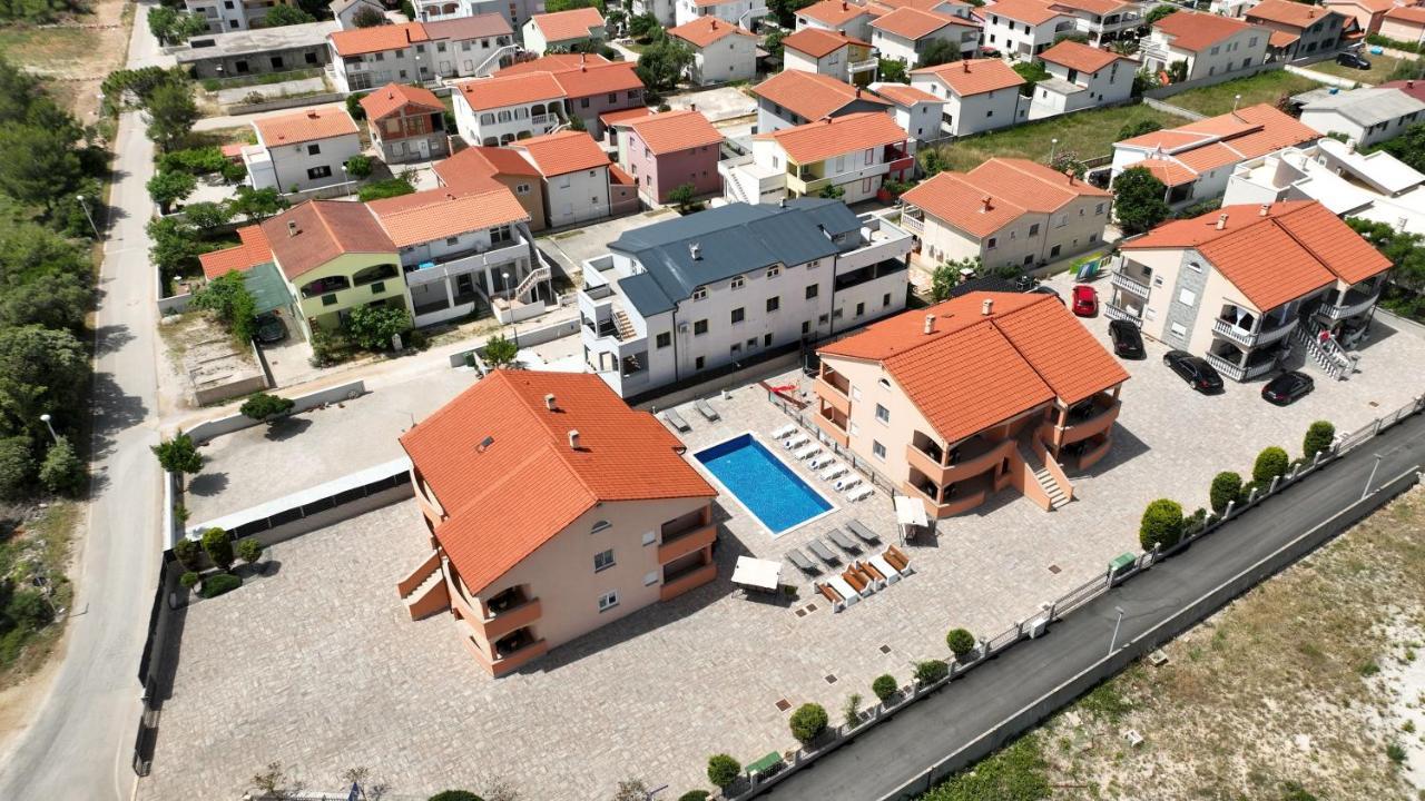 Apartments Villa Lucky Vir Exterior foto