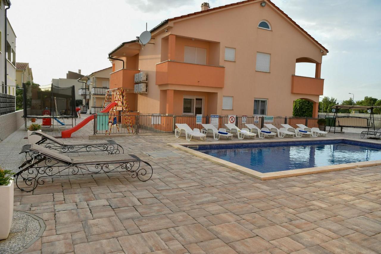 Apartments Villa Lucky Vir Exterior foto