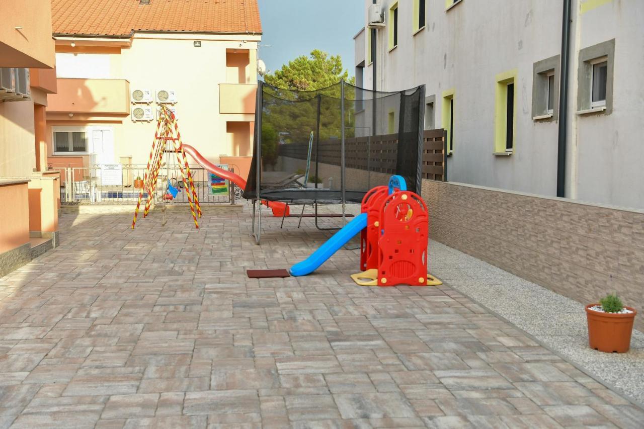 Apartments Villa Lucky Vir Exterior foto